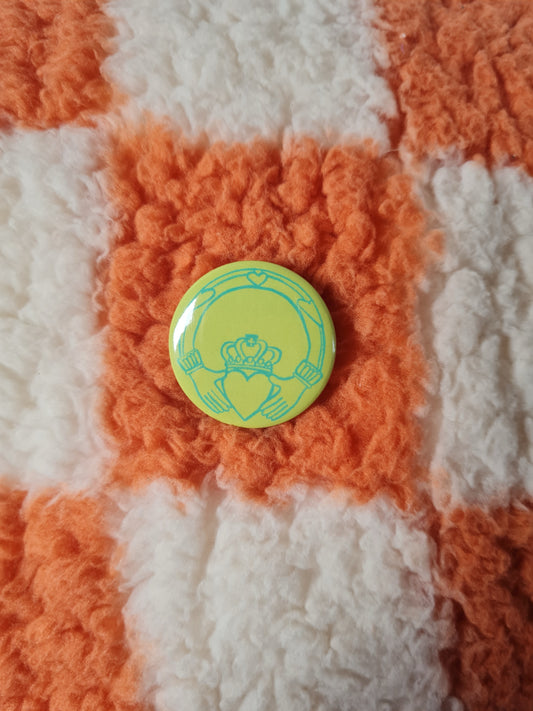 Green claddagh badge pin
