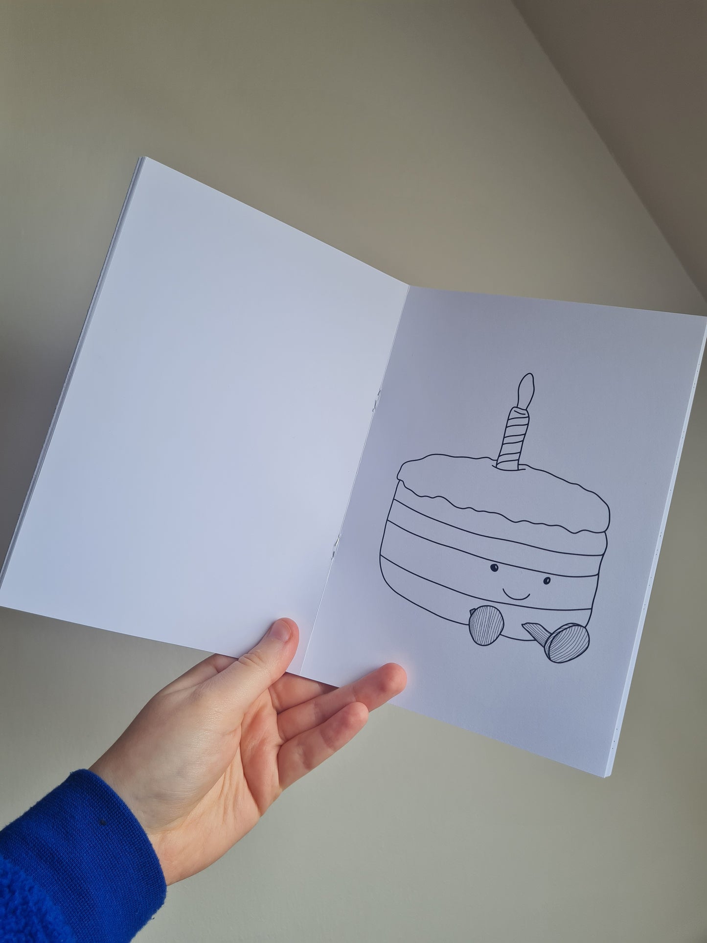 Patisserie colouring book